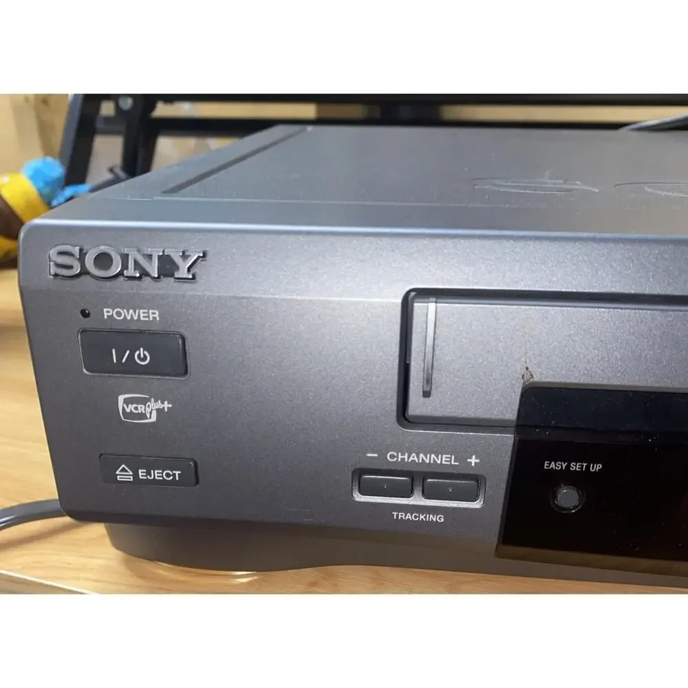 Sony SLV-662HF VCR Hi-Fi Stereo VHS Player/ Won’t Play- Parts Only Powers On